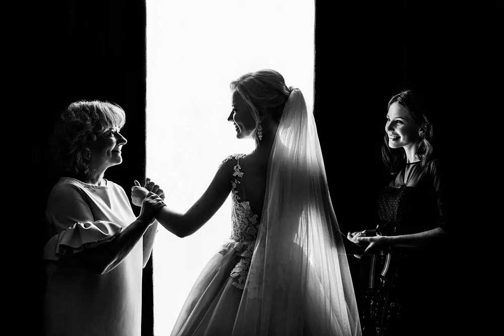 brud med familien Bryllupsfotograf-aarhus-98883434