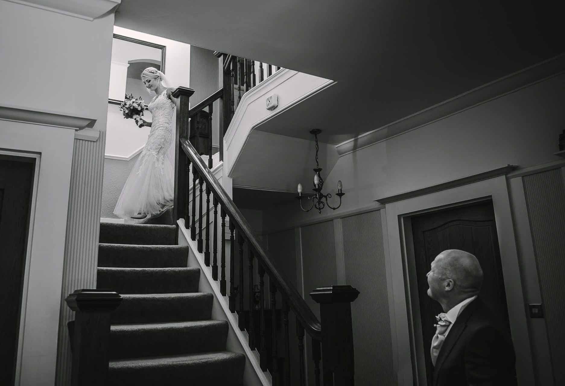 professionelle billeder fra bryllup Søger du en bryllupsfotograf, der skaber naturlige og stemningsfulde billeder?