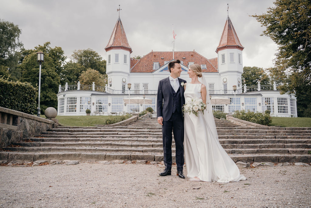 brud og gom foran Varna Aarhus
